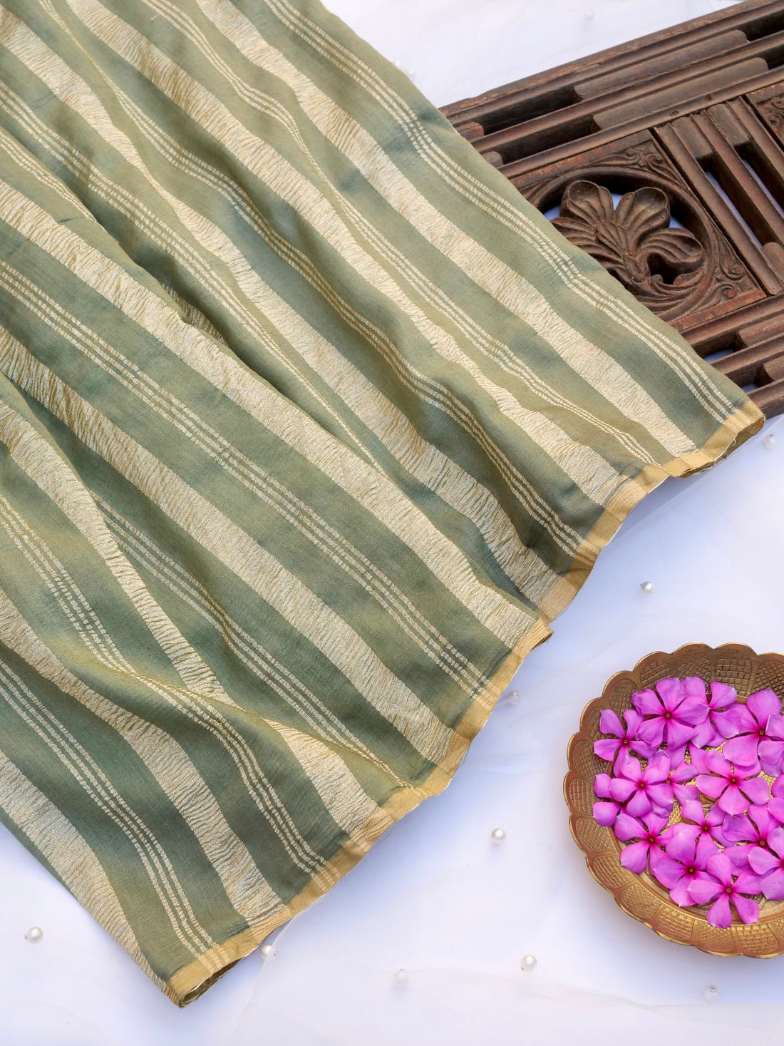 Handloom Pure Munga Tissue Crush Striped Saree in Green - Khinkhwab