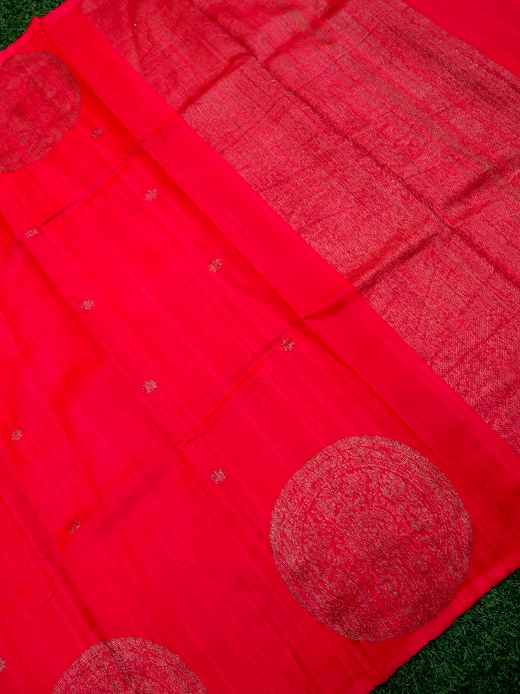 Handloom Raw Silk Kadhua Banarasi Saree in Red with Chanda Boota - Khinkhwab