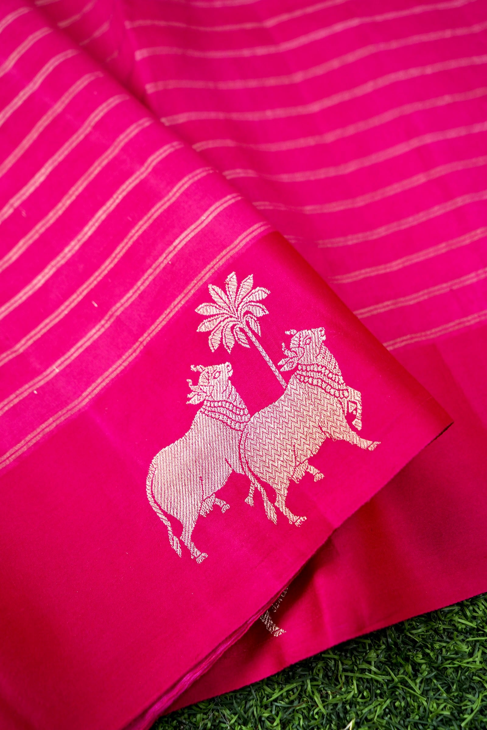 Handloom Banarasi Pure Katan Silk Kadwa Saree in Pink Nandi Motif - Khinkhwab