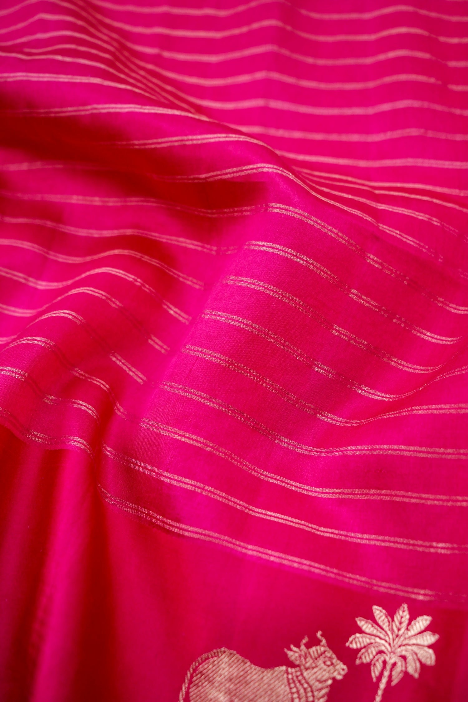 Handloom Banarasi Pure Katan Silk Kadwa Saree in Pink Nandi Motif - Khinkhwab