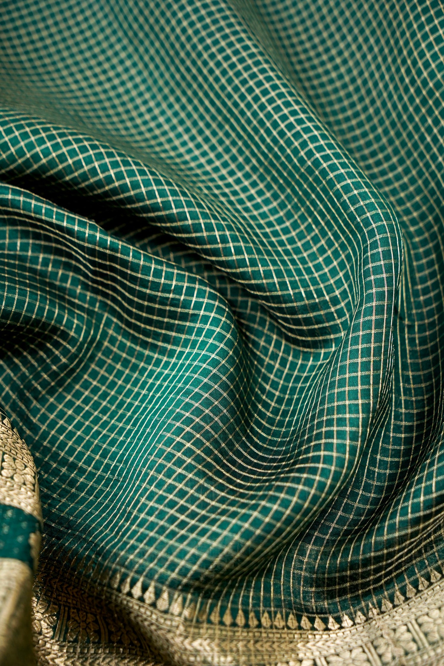 Handloom Dupion Kora Silk Banarasi Check Saree in Green - Khinkhwab