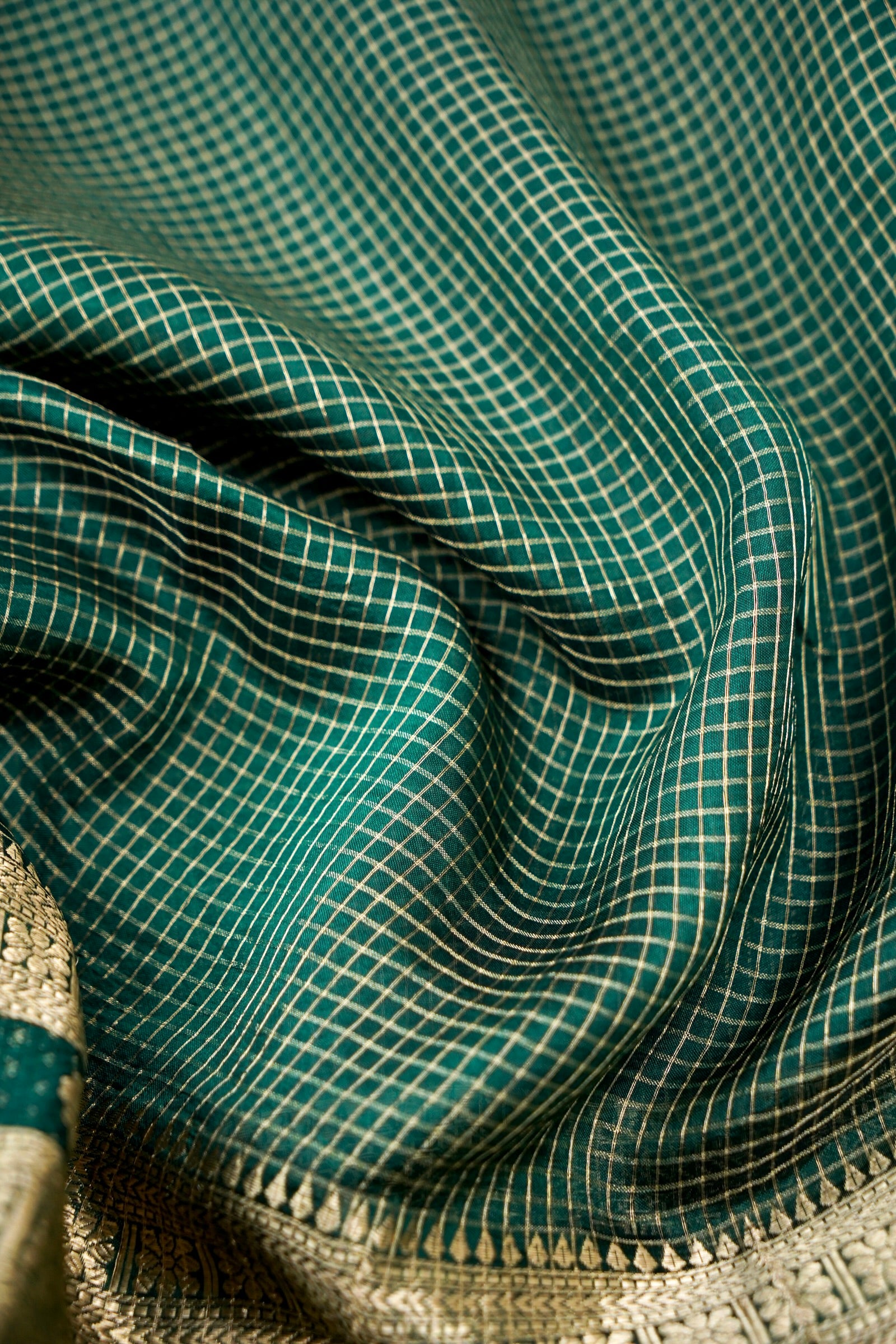 Handloom Dupion Kora Silk Banarasi Check Saree in Green - Khinkhwab