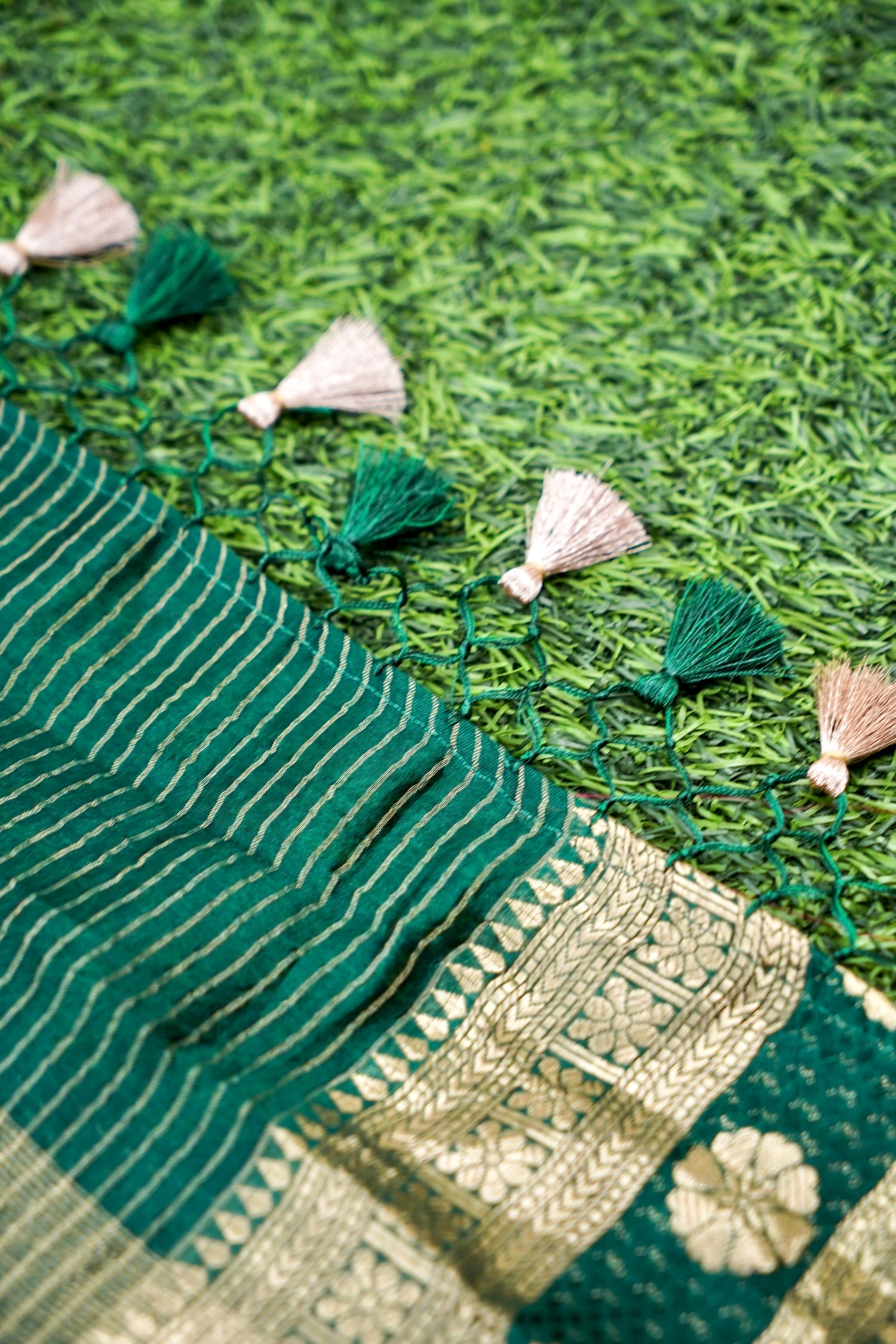 Handloom Dupion Kora Silk Banarasi Check Saree in Green - Khinkhwab