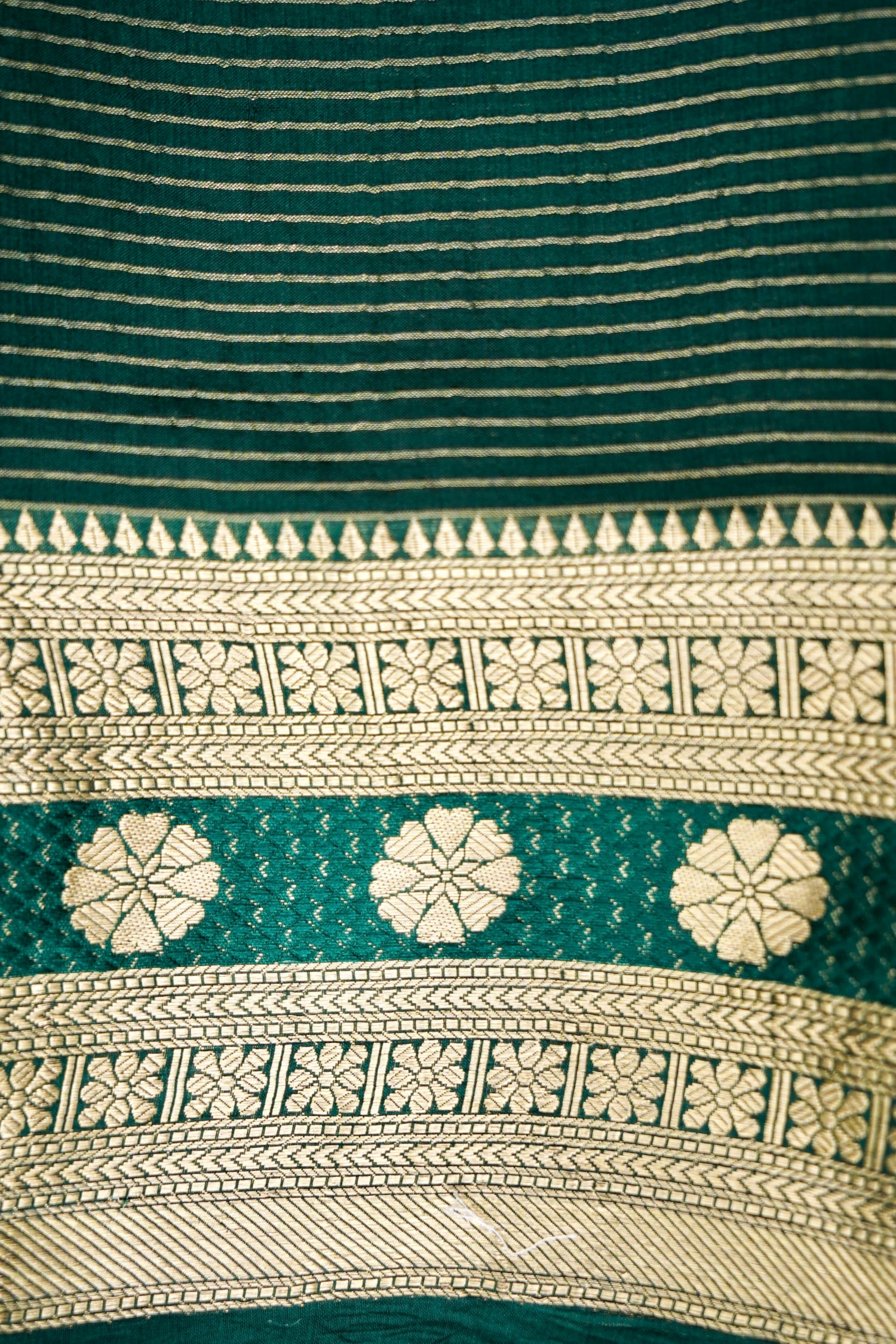 Handloom Dupion Kora Silk Banarasi Check Saree in Green - Khinkhwab