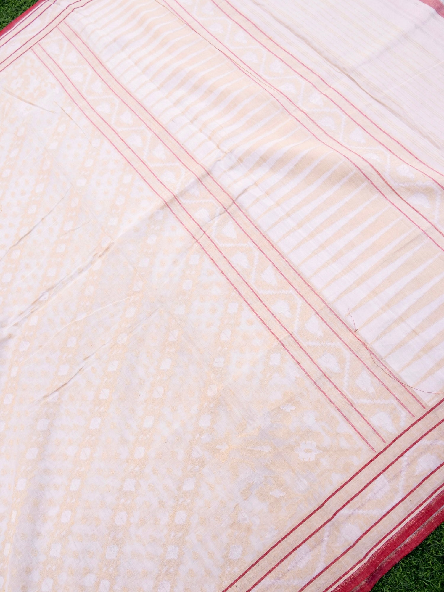 Banarasi Cotton Handloom Jamdani Ektara Saree in White - Khinkhwab