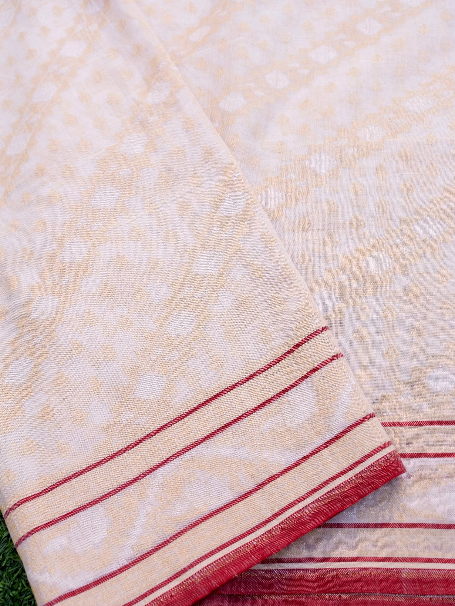 Banarasi Cotton Handloom Jamdani Ektara Saree in White - Khinkhwab