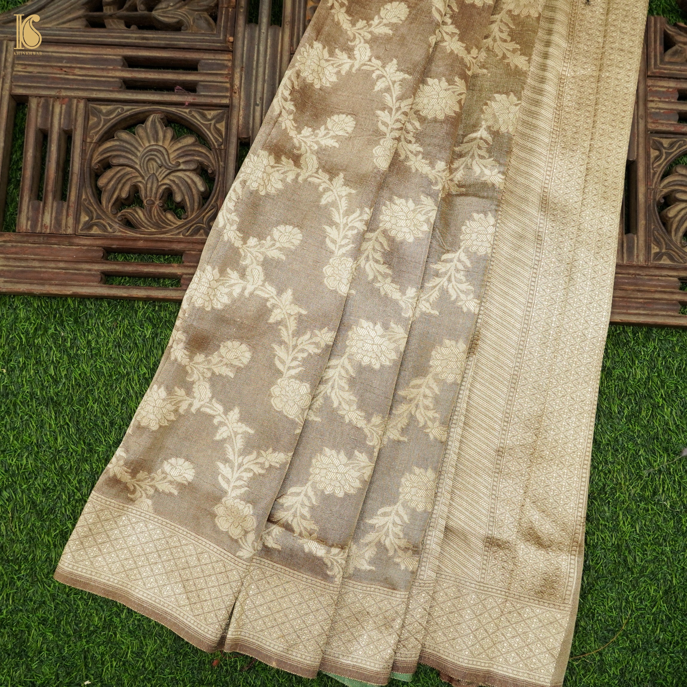 Online shopping store for exclusive silk and handloom sarees. –  www.vannamayil.com