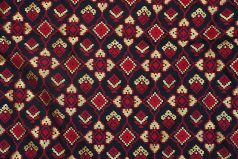 Mehroon & Red Ikaat Banarasi Fabric - Khinkhwab