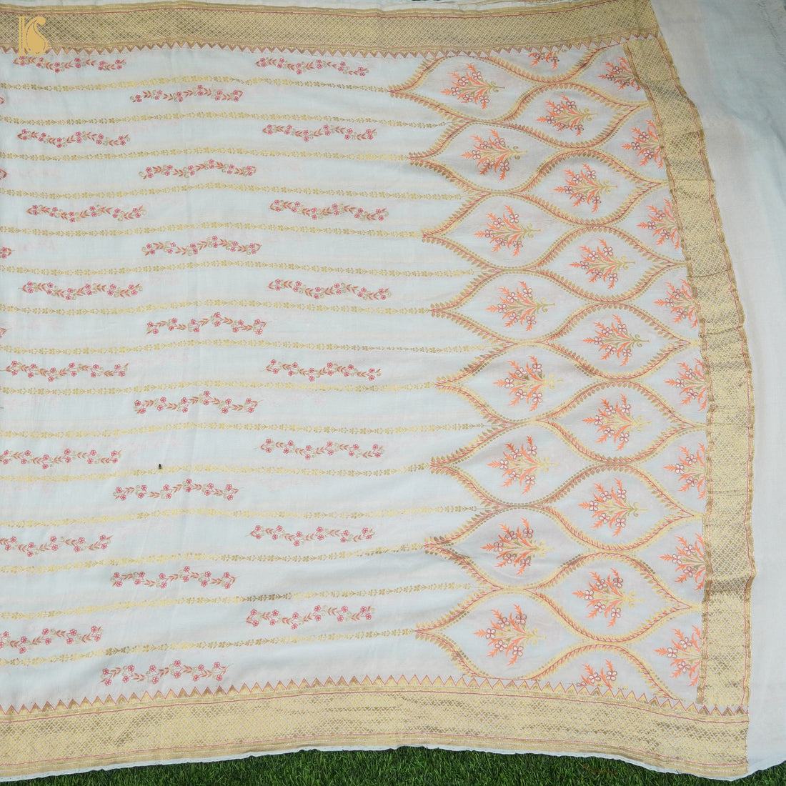 White Banarasi Georgette Dupatta with Resham Embroidery - Khinkhwab