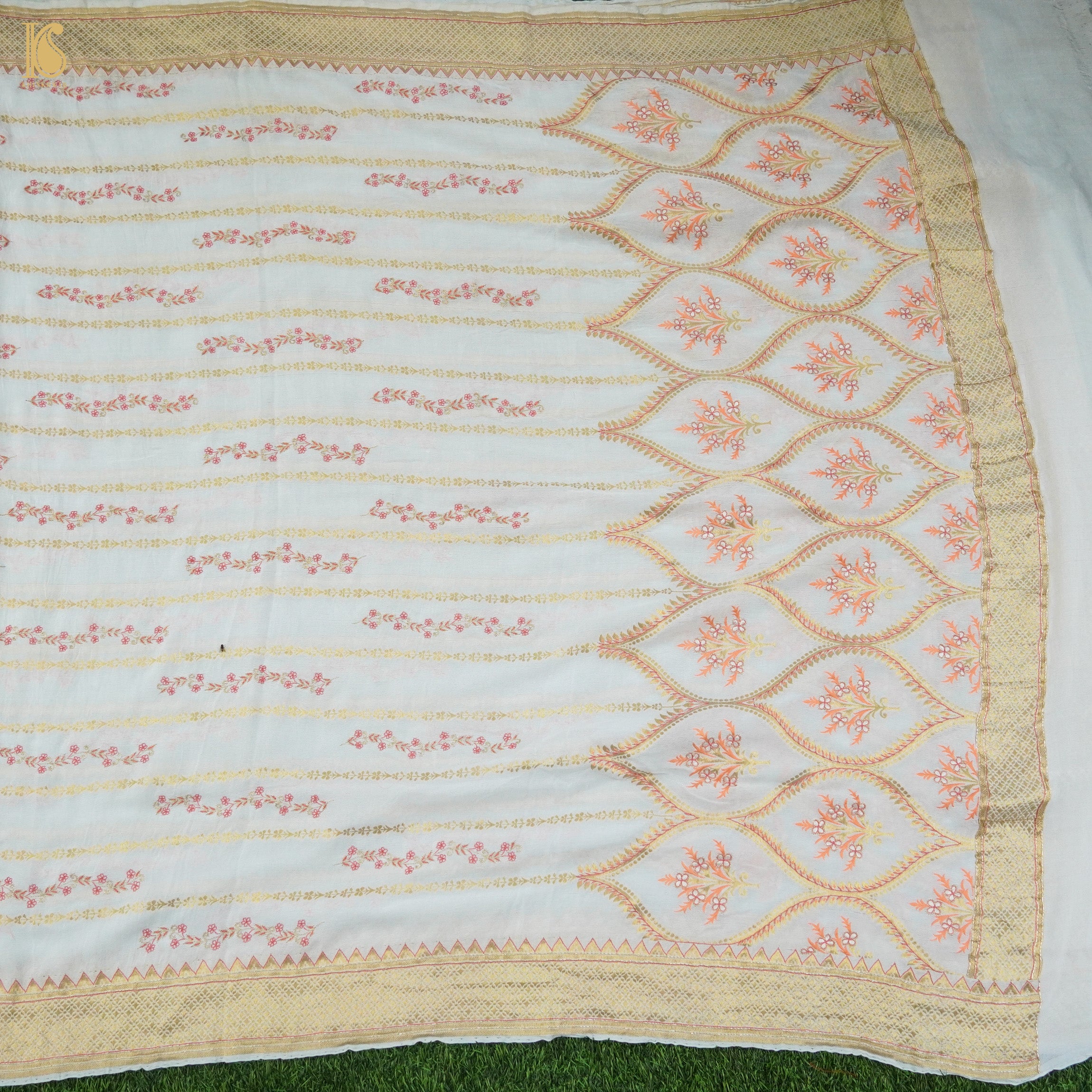 White Banarasi Georgette Dupatta with Resham Embroidery - Khinkhwab