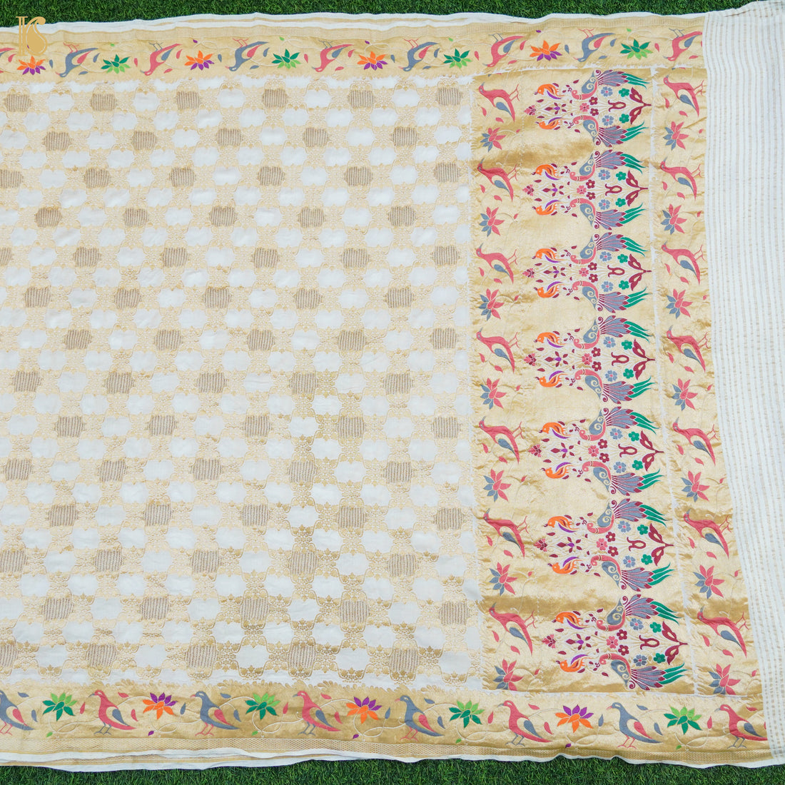 White Pure Georgette Banarasi Meenakari Saree with Jaali Chikankari - Khinkhwab