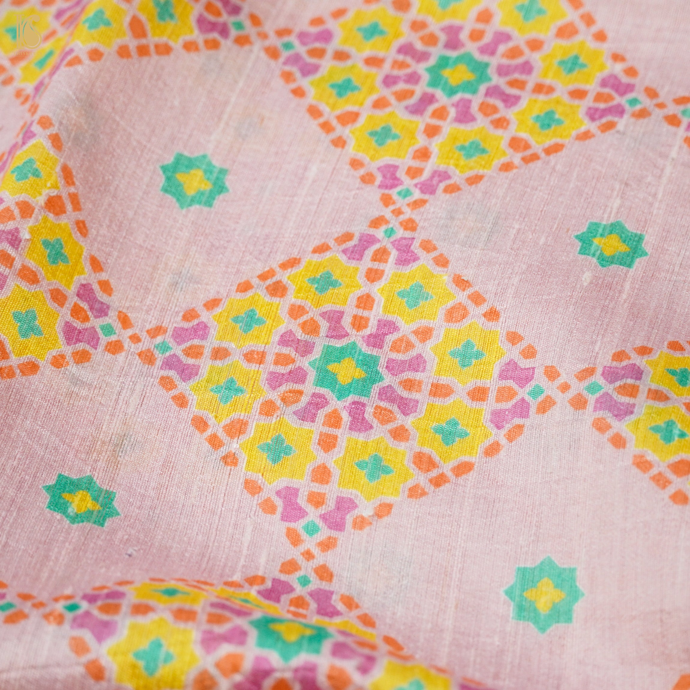 NILUFER -Oyster Pink Pure Raw Silk Print Saree - Khinkhwab