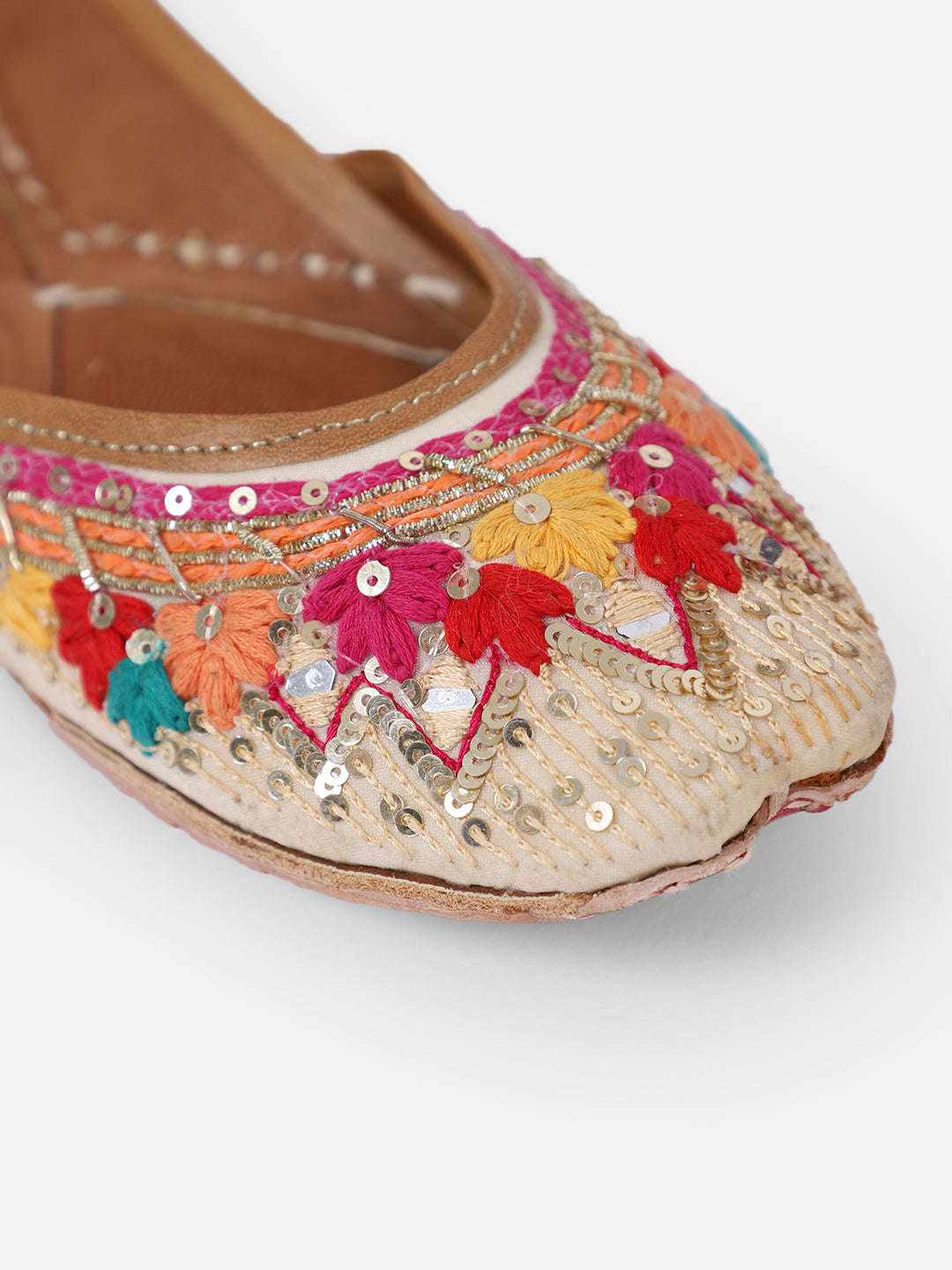 Handcrafted White Punjabi Jutti with Embellished Embroidered Flowers - Khinkhwab