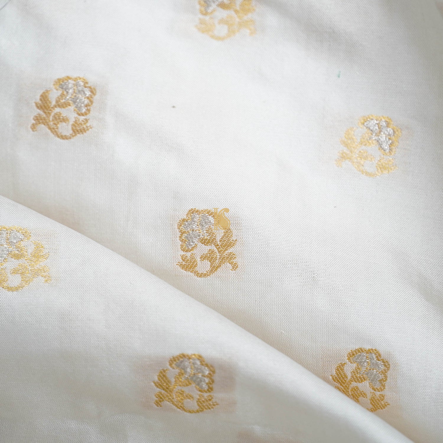 White Pure Katan Silk Handwoven Banarasi Sona Rupa Fabric - Khinkhwab