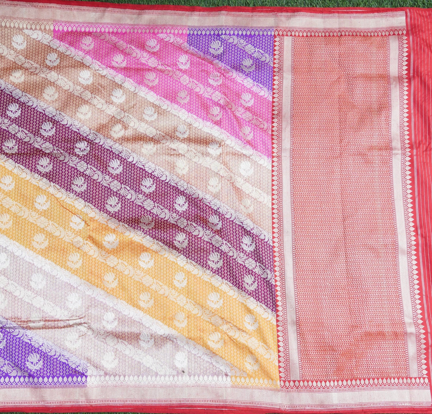 Handwoven Pure Katan Silk Banarasi Kadwa Rangkat Saree - Khinkhwab
