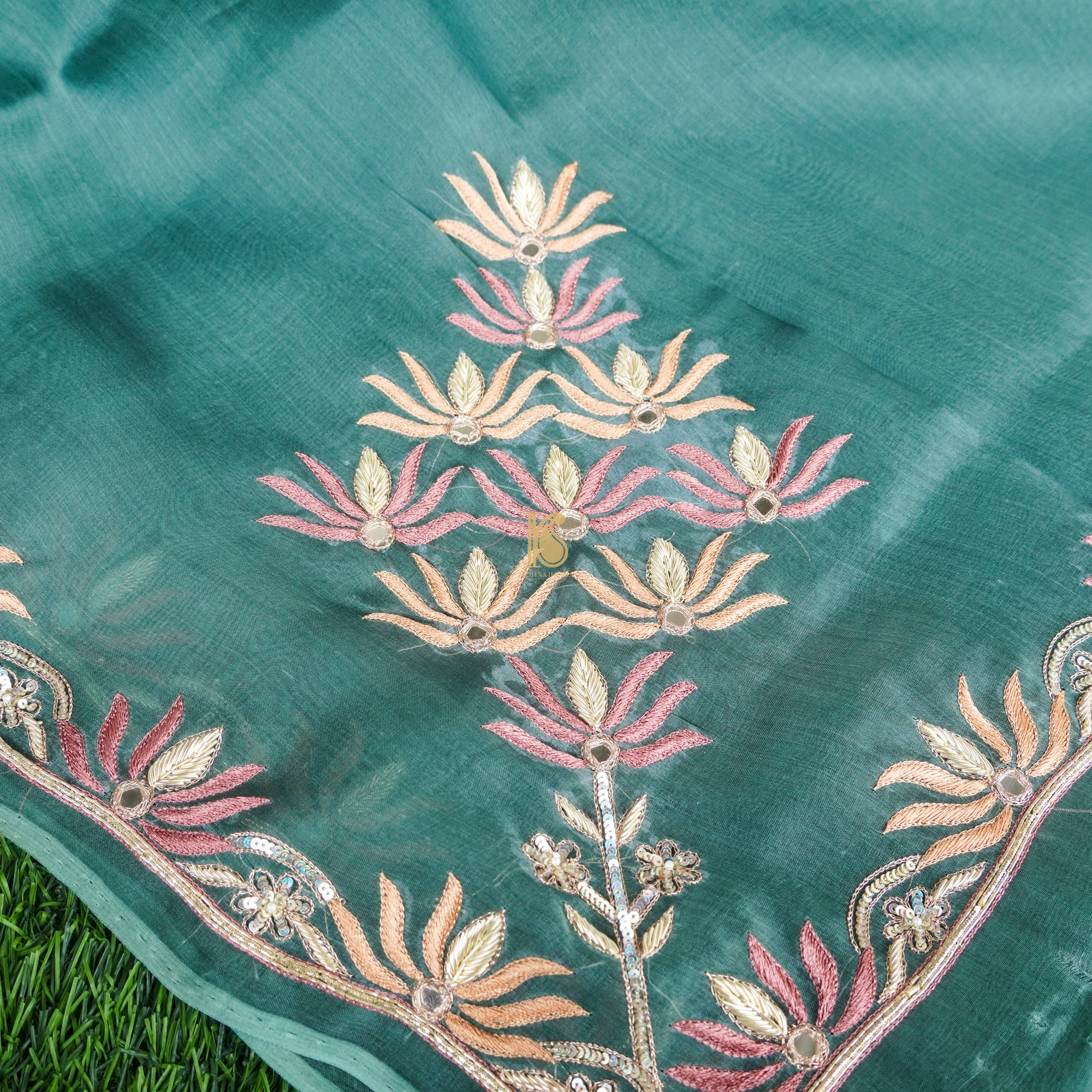 Handwoven Green Pure Georgette Organza Embroidery Saree - Khinkhwab