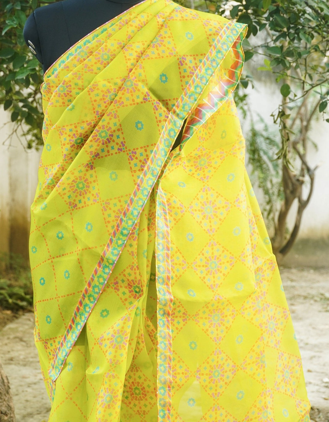 NİLÜFER - Chartreuse Yellow Pure Organza Print Saree - Khinkhwab