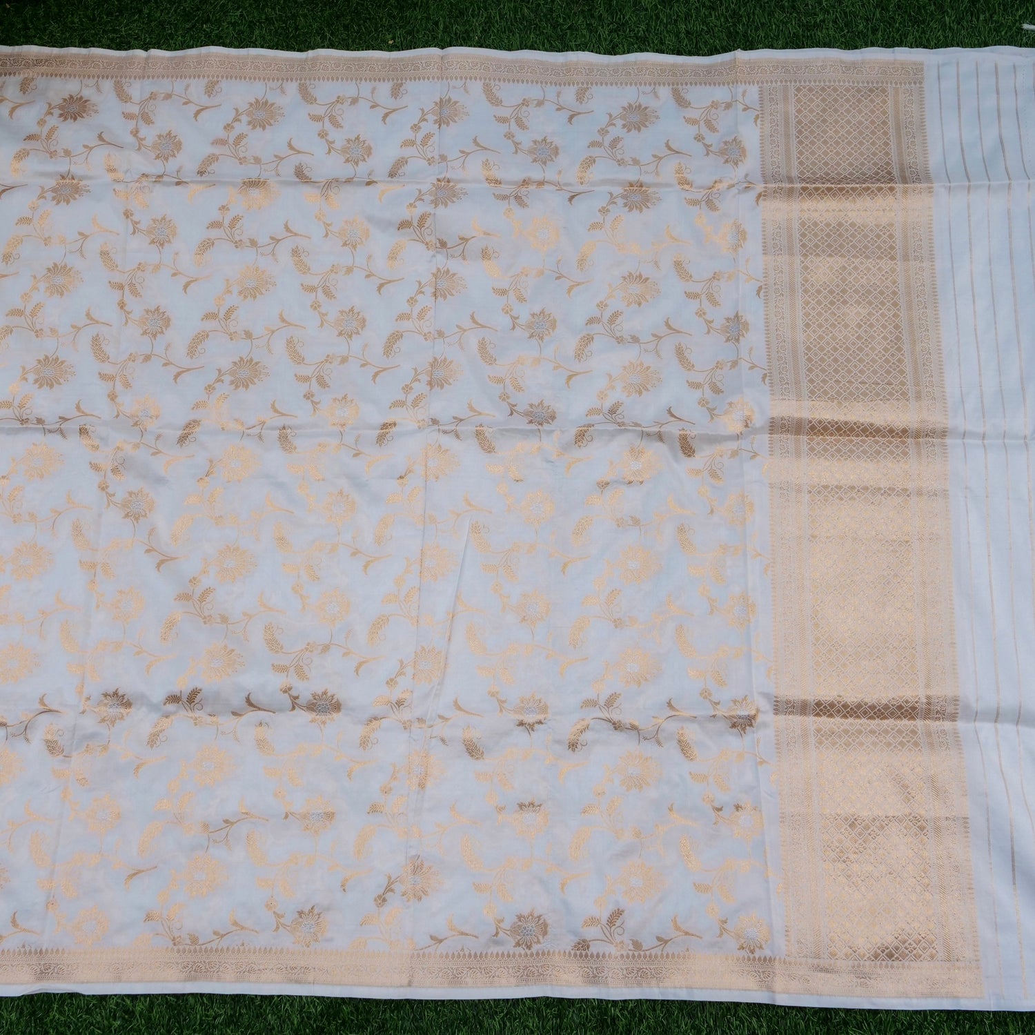 White Pure Katan Silk Handloom Banarasi Dupatta with Sona Rupa Zari - Khinkhwab
