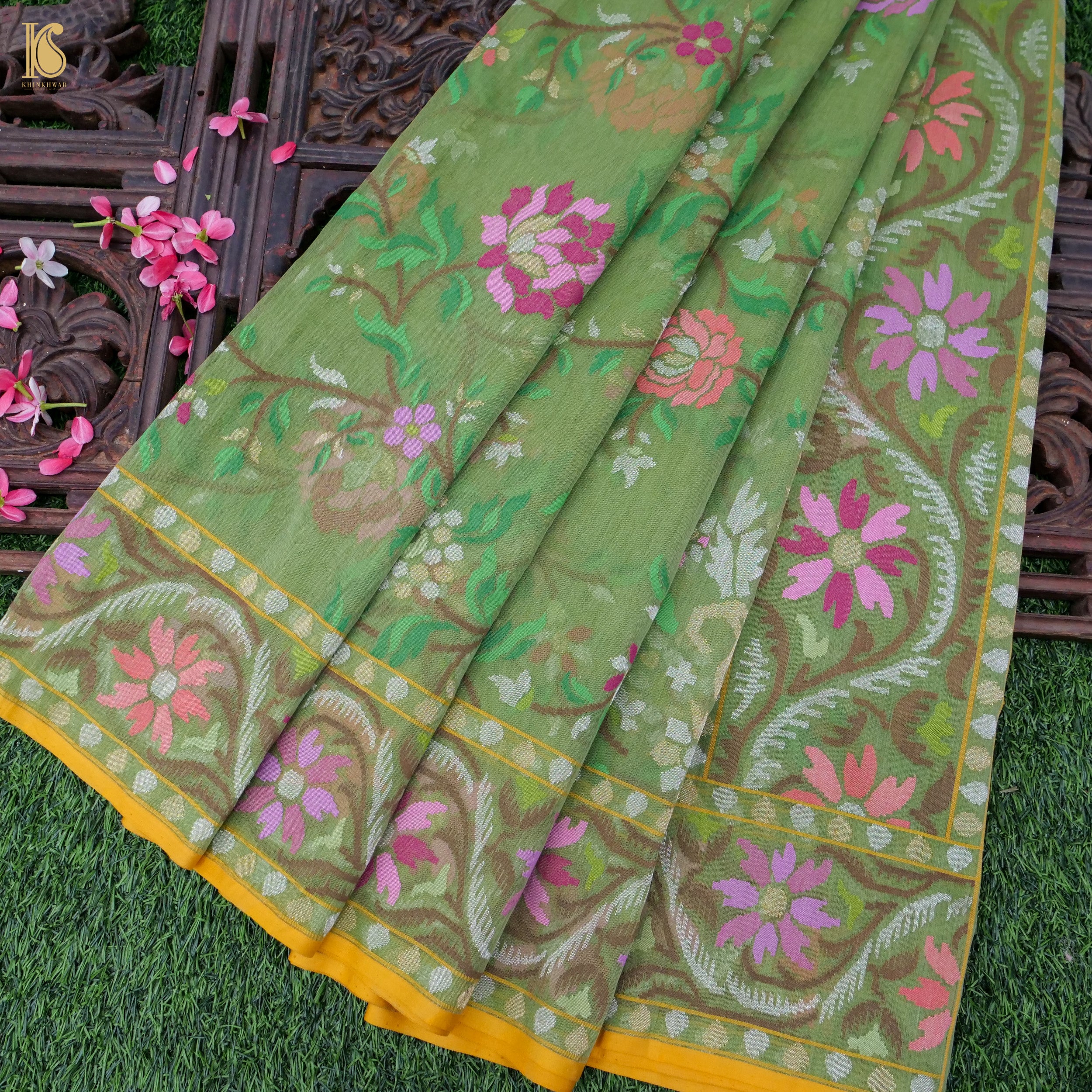 zari banarasi saree :The Art of Zari Woven Splendor